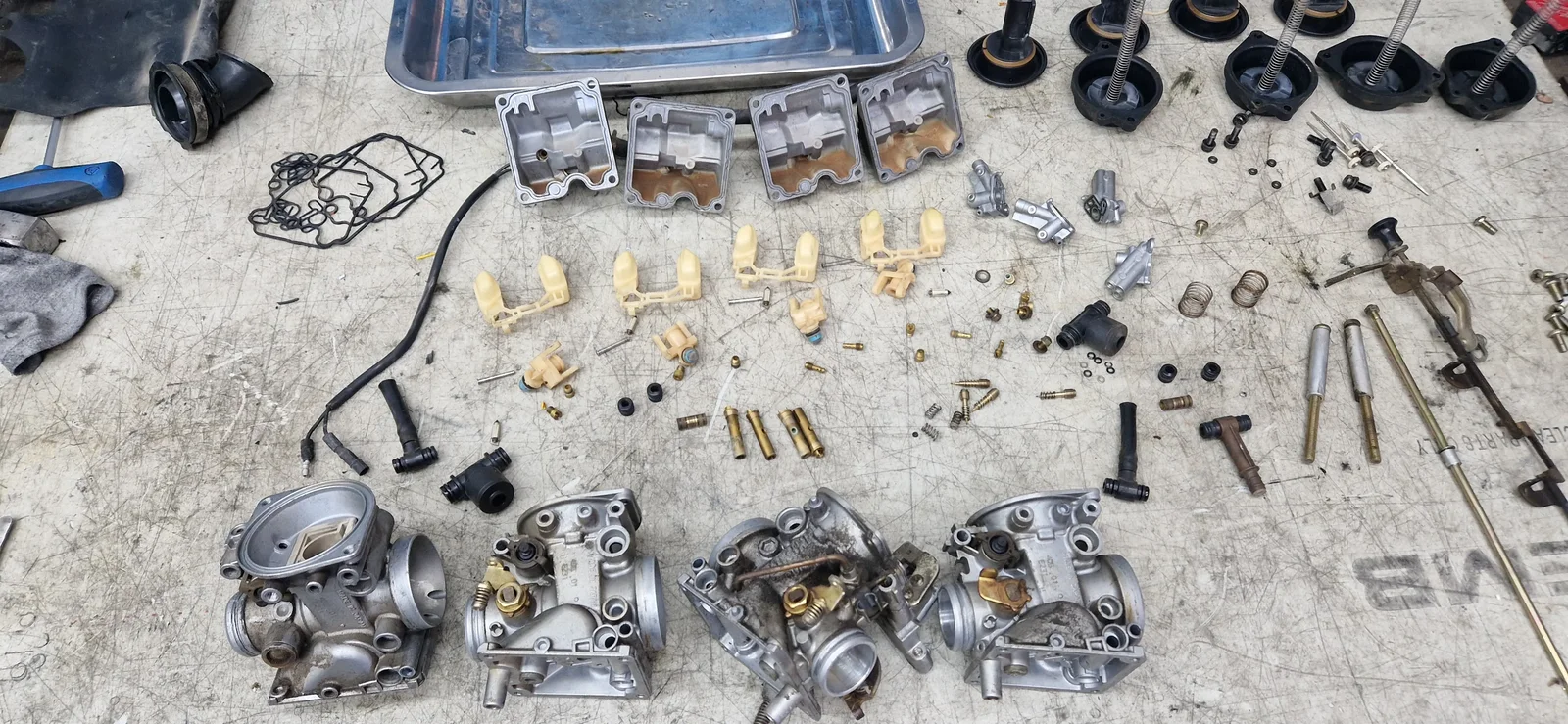 Detaljno čišćenje karburatora motocikla